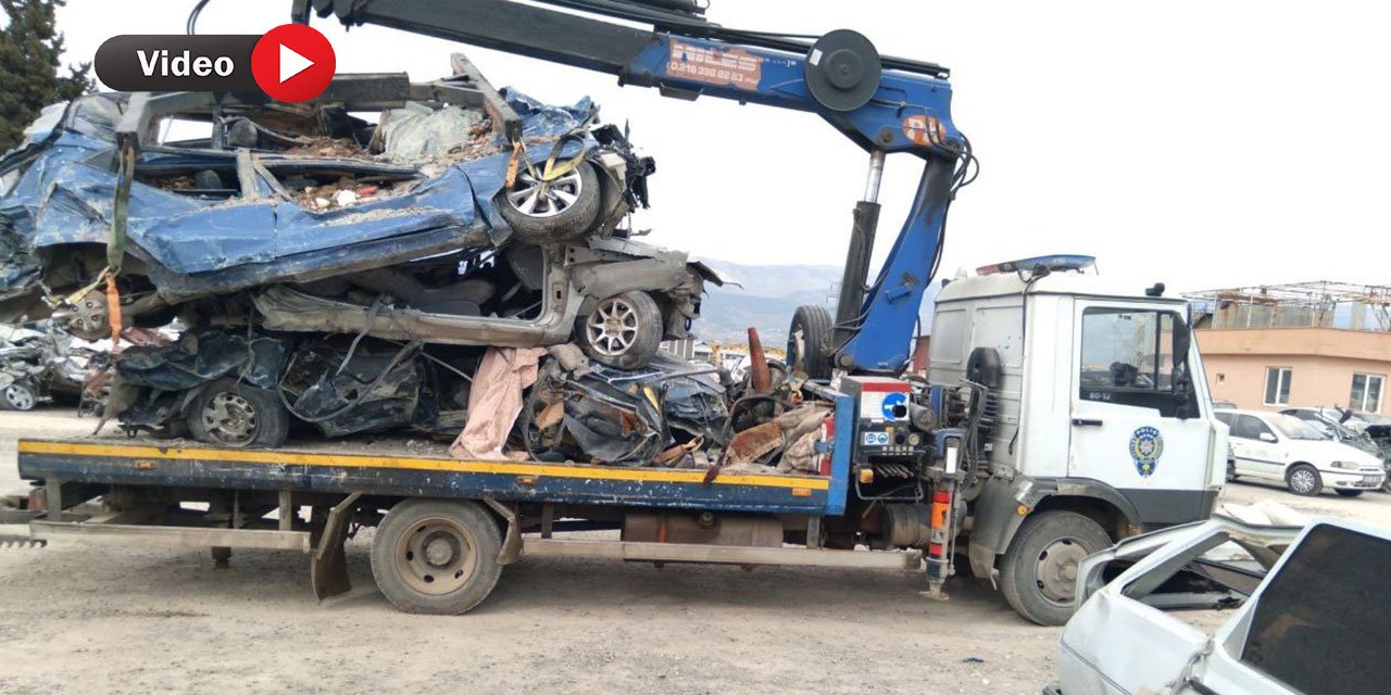 Kahramanmaraş'ta Enkazdan Çıkarılan Hurdaya Dönmüş Araçlar Sahiplerini Bekliyor