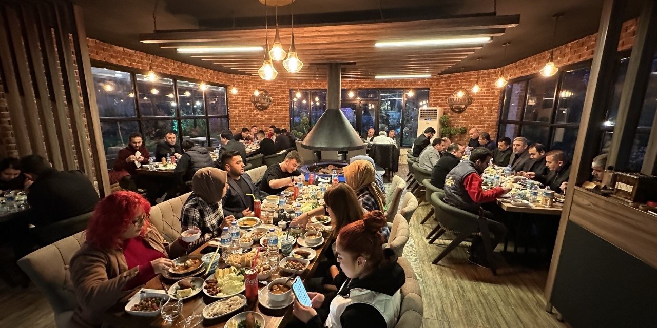 Kahramanmaraş'ta Marketçiler İftarda Biraraya Geldi