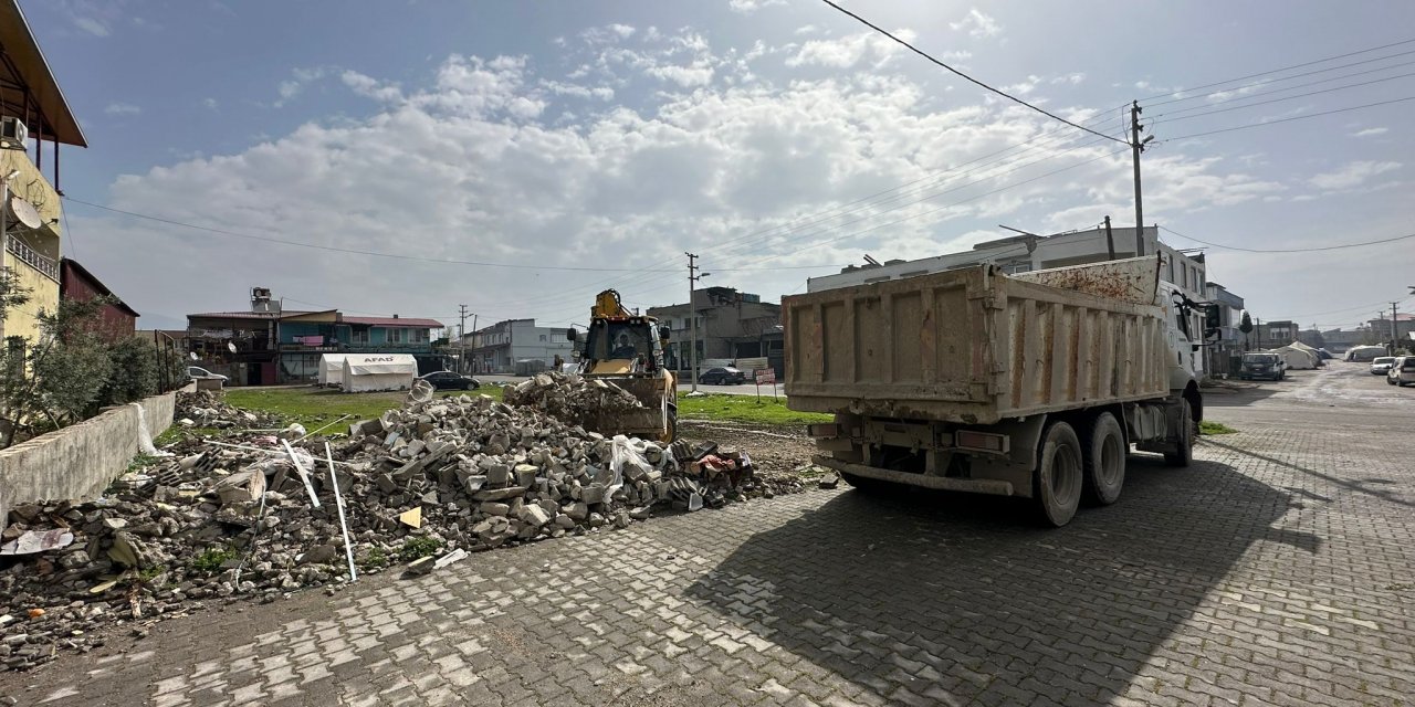 Dulkadiroğlu’nda Moloz Kaldırma Çalışmaları Devam Ediyor