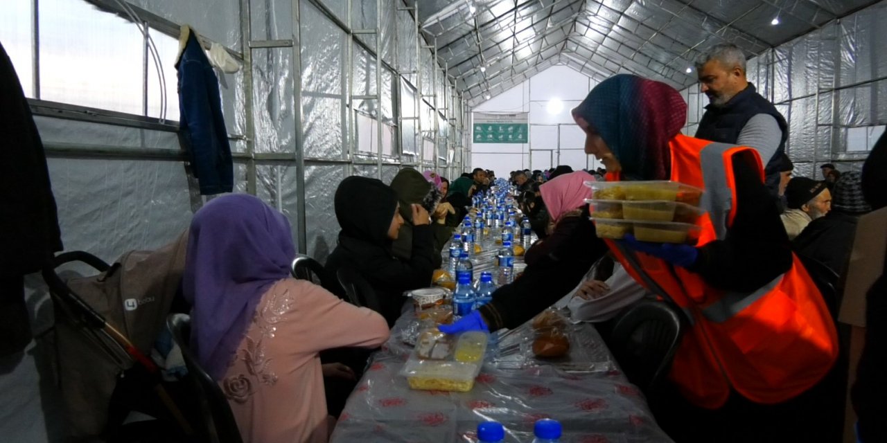 Hasene Vakfı Depremin İlk Gününden İtibaren Depremzedelerin Yanında