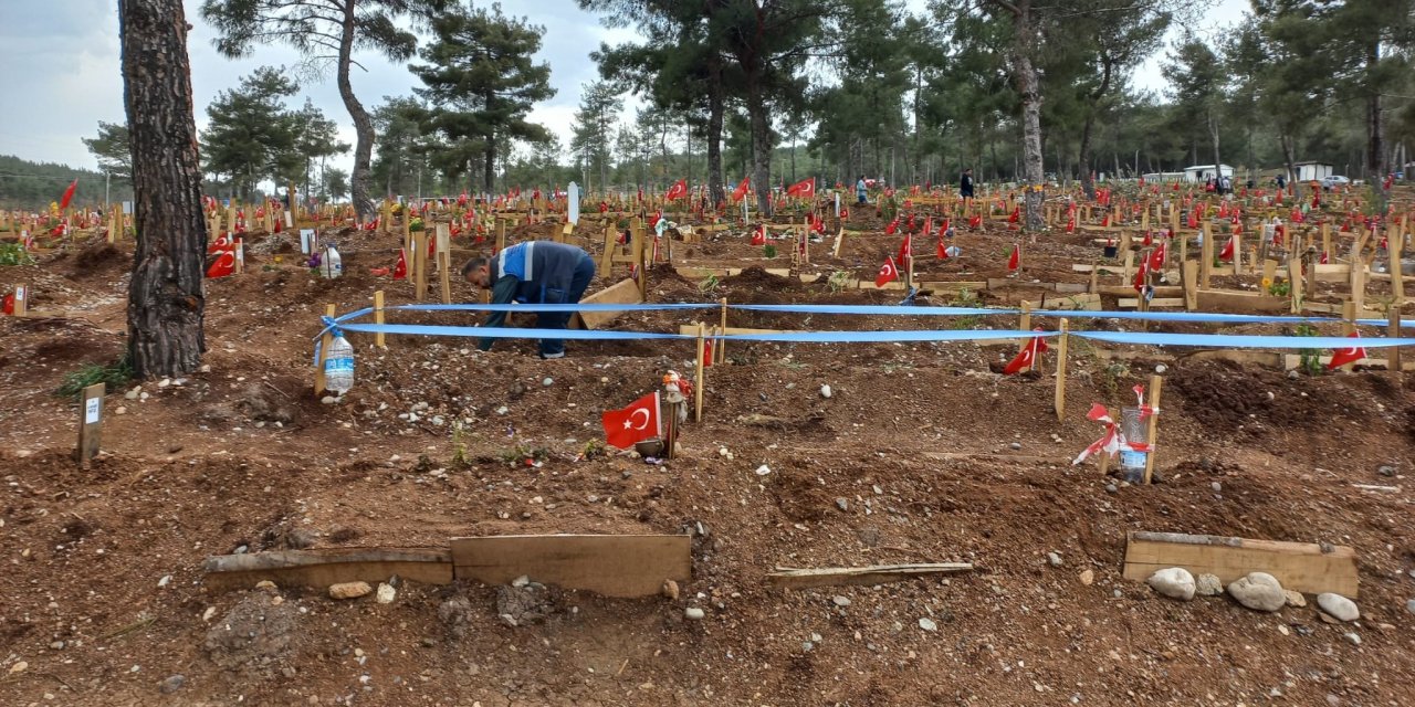 Kahramanmaraş'ta Şehitlik ve Mezarlıklar Bayrama Hazır