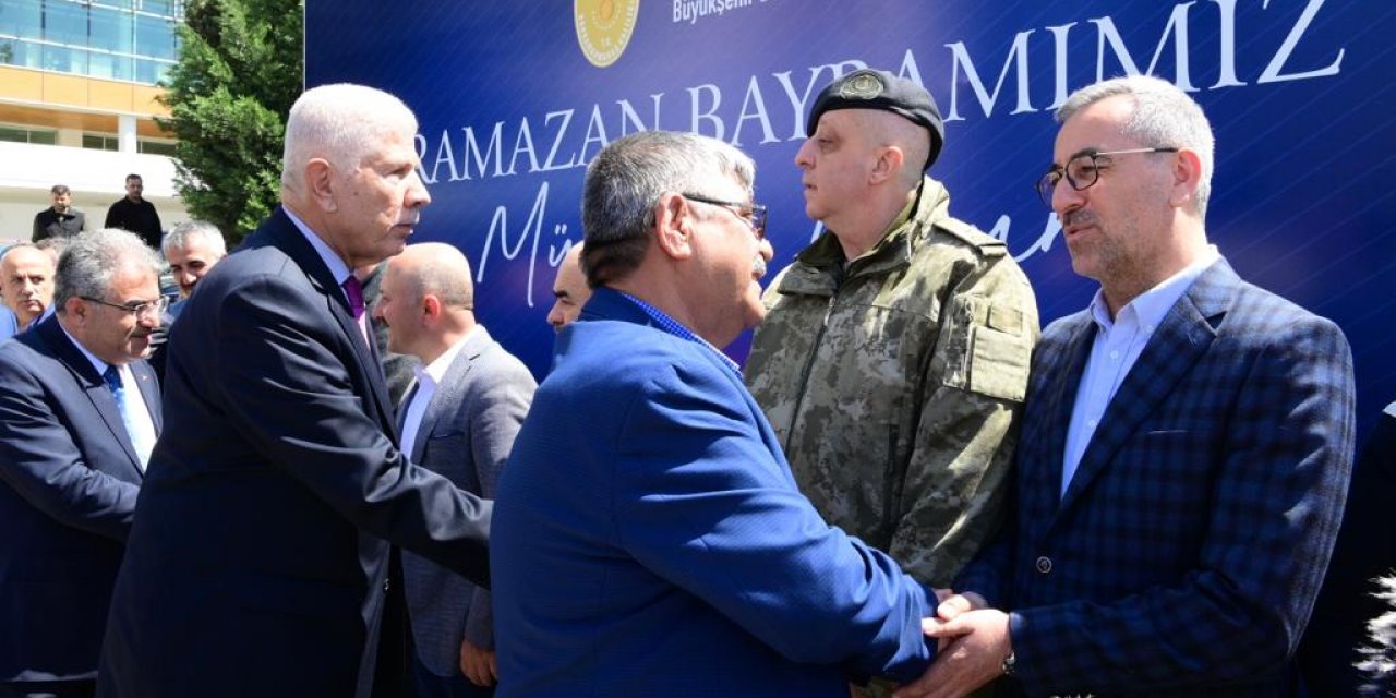 Güngör, Şehir Protokolü ve Vatandaşlarla Bayramlaştı