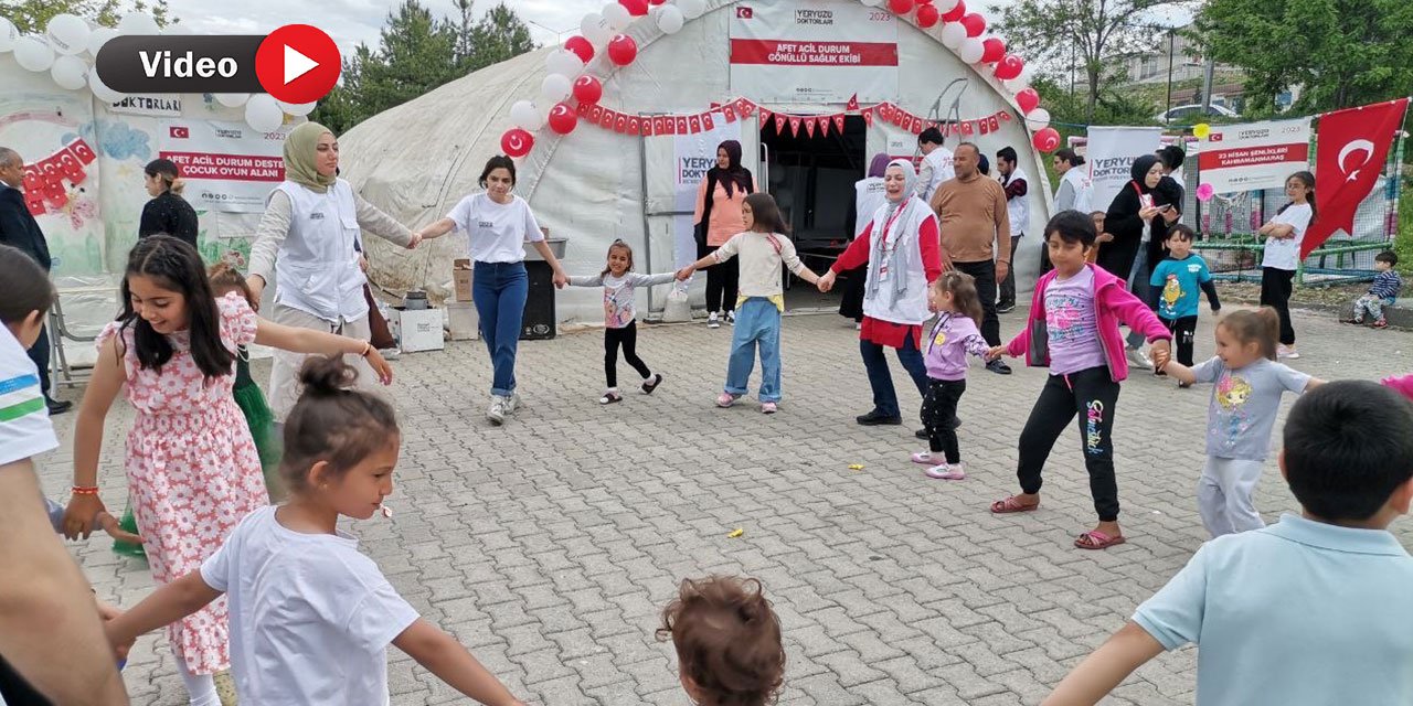 Deprem Bölgesi Kahramanmaraş’ta Askerlerden Çocuklara 23 Nisan Sürprizi