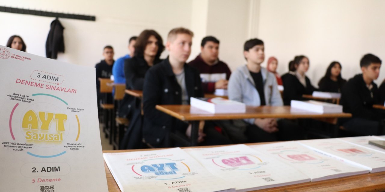 Kahramanmaraş’ta Öğrencilere Yardımcı Kaynak Kitap Dağıtımı Başladı