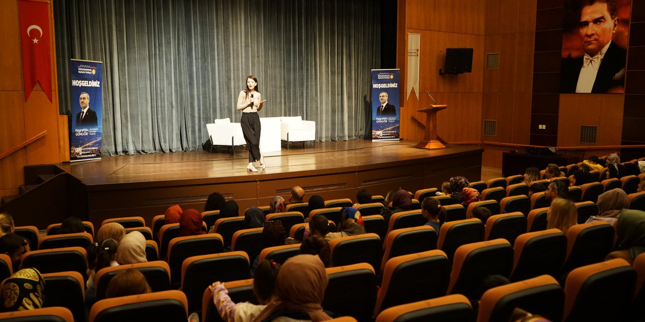 Yazar Kangal; Çocukların Rol Modeli Ebeveynleridir