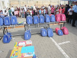124 okulda 6 bin öğrenciye kırtasiye yardımı