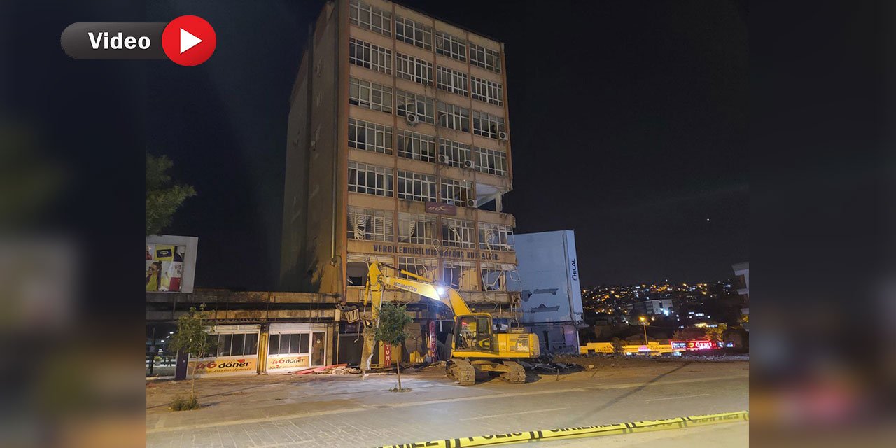 Kahramanmaraş Eski Maliye Binasının Yıkımı Başladı