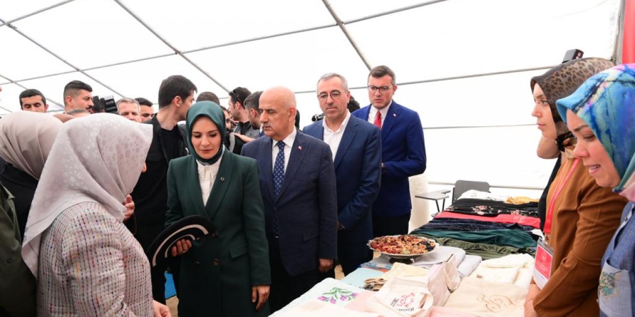 Başkan Güngör ve Bakan Göktaş, Karacasu Geçici Barınma Merkezi'ni Birlikte Ziyaret Etti