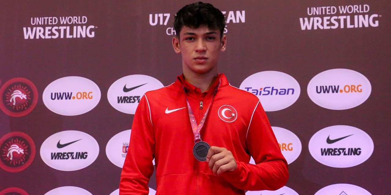 Kahramanmaraşlı Güreşçi Temur’dan Göğüsleri Kabartan Başarı