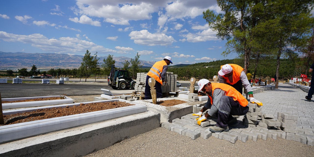 Kahramanmaraş’ta Kapıçam Şehir Mezarlığı’nın Ulaşımı İyileştiriliyor