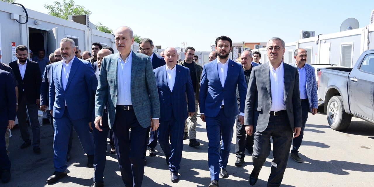 Kurtulmuş ve Güngör, Kahramanmaraş’ta Depremzedelerle Bayramlaştı