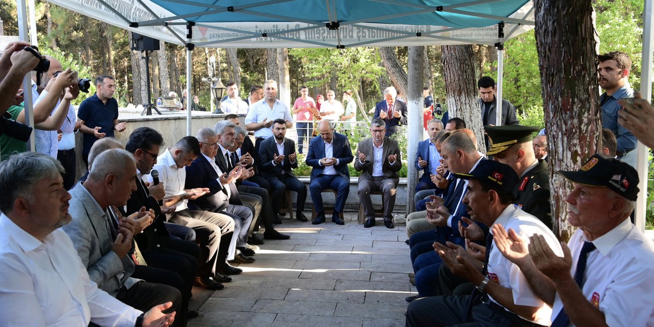 Kahramanmaraş’ta Şehitler Kabirleri Başında Dualarla Yâd Edildi