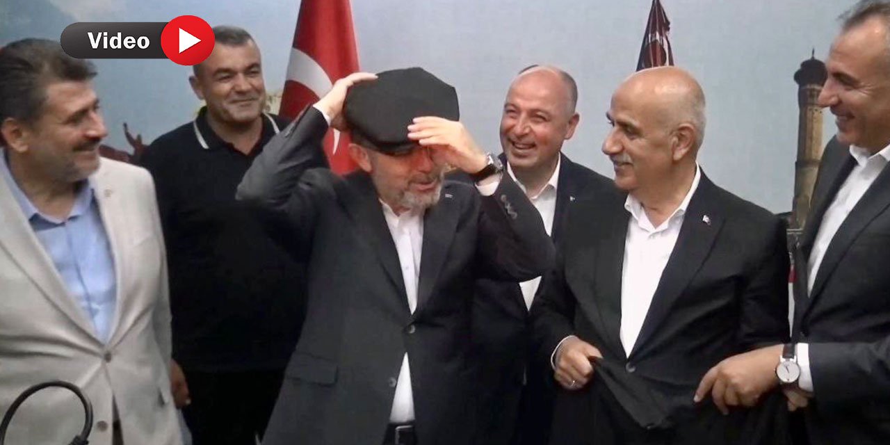 Tarım ve Orman Bakanı Yumaklı, Kahramanmaraş’ın Yöresel Kıyafetlerini Giydi