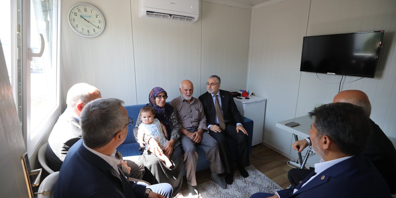 Bakan Işıkhan Kahramanmaraş’ta Depremzedelerle Buluştu