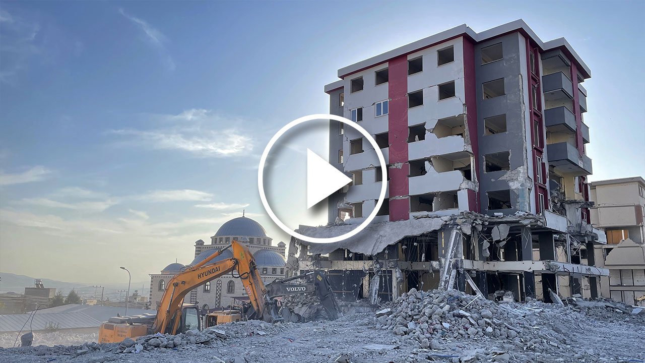 Deprem Sonrası Kahramanmaraş'ta Yıkım Çalışmaları Hız Kesmiyor!