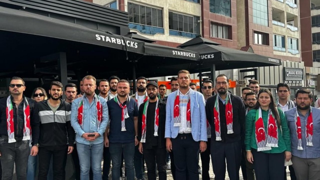 AK Parti Gençlik Kolları Kahramanmaraş'ta Starbucks'ta İsrail İşgali İçin Dur Dedi!
