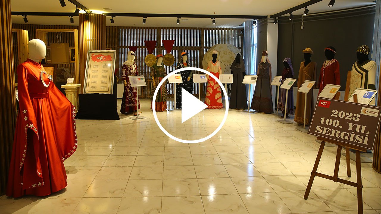 Cumhuriyetin Işığında 16 Türk Devleti: Yeniden Tasarlanan Kadın Kıyafetleri!