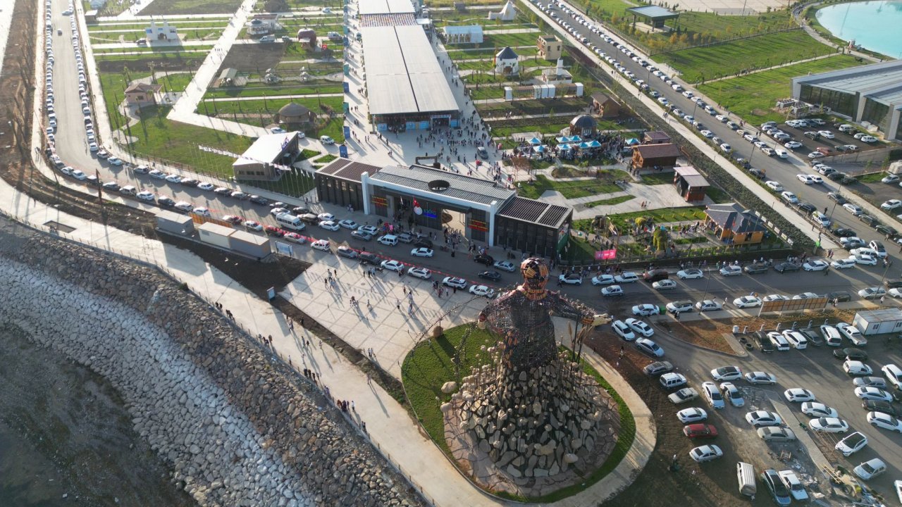 EXPO 2023 Kitap Fuarı: 2 Günde 75 Bin Kitapsever Kahramanmaraş'ta Buluştu!