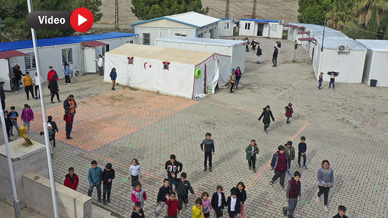 Deprem Bölgesinde Zorluklara Meydan Okuyan 1168 Öğretmen: Depremde Eğitime Devam