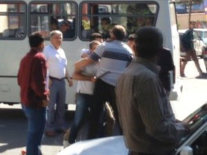 Dolmuş Şoförü İle Vatandaş Tekme Tokat Kavga Etti