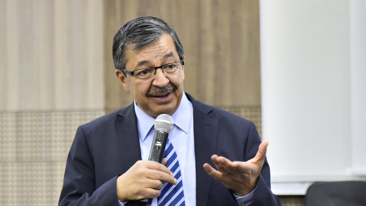 Kahramanmaraş'ta Kitapsever Buluşması: Yazar Hayati İnanç ile Sohbet