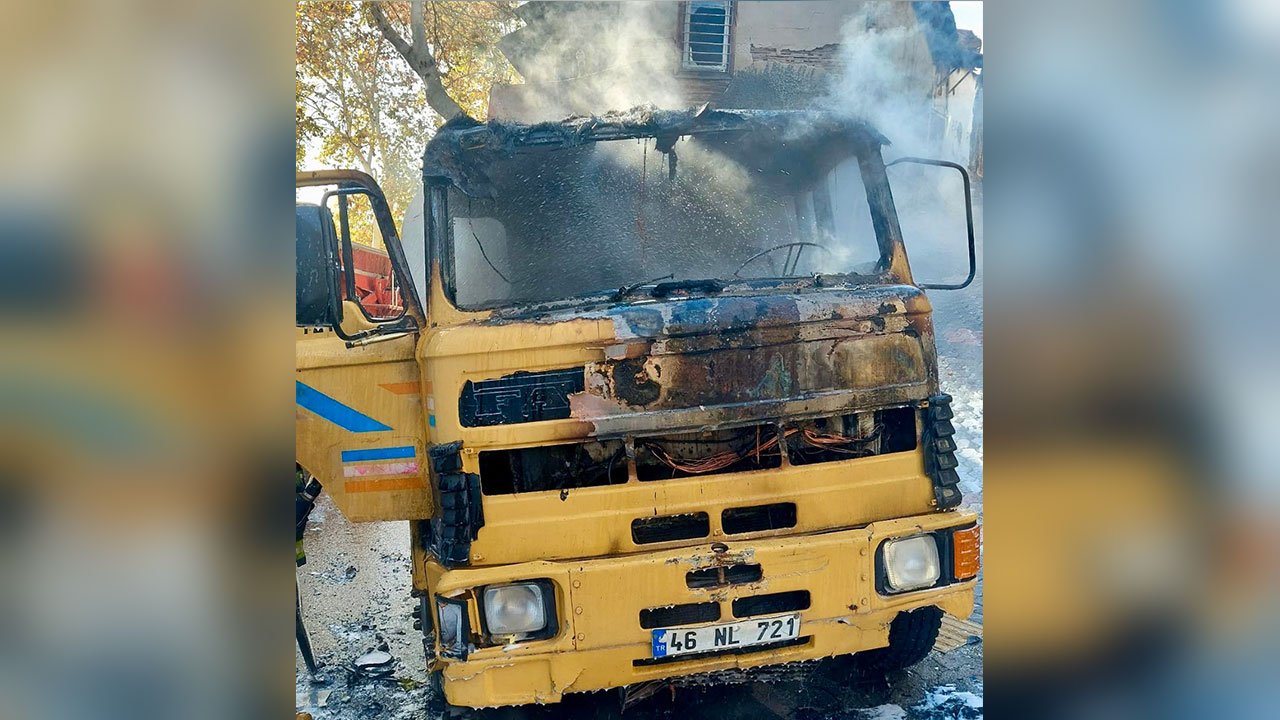 Kahramanmaraş'ta Tehlikeli An: Seyirdeki Su Tankeri Alev Aldı