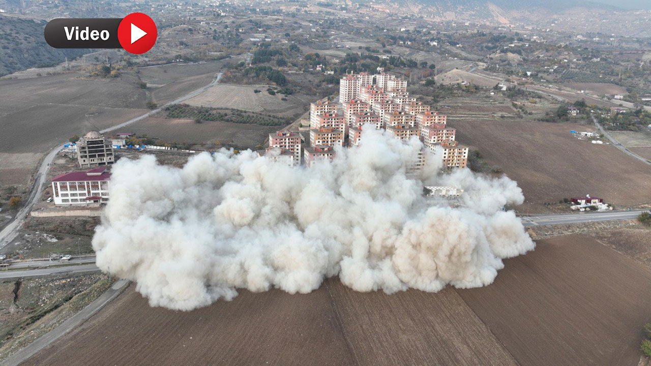 Kahramanmaraş'ta Güneşevler Sitesi Dinamitle Patlatılarak Yıkıldı