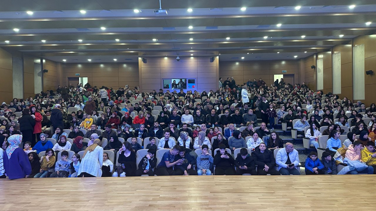 Kahramanmaraş Göksun’da “Aybüke; Öğretmen Oldum Ben!” Sinema Filmi, İzleyici İle Buluştu