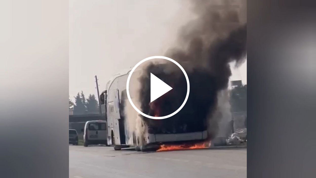 Korku Dolu Anlar: Yolcu Otobüsü Alev Alev Yandı !