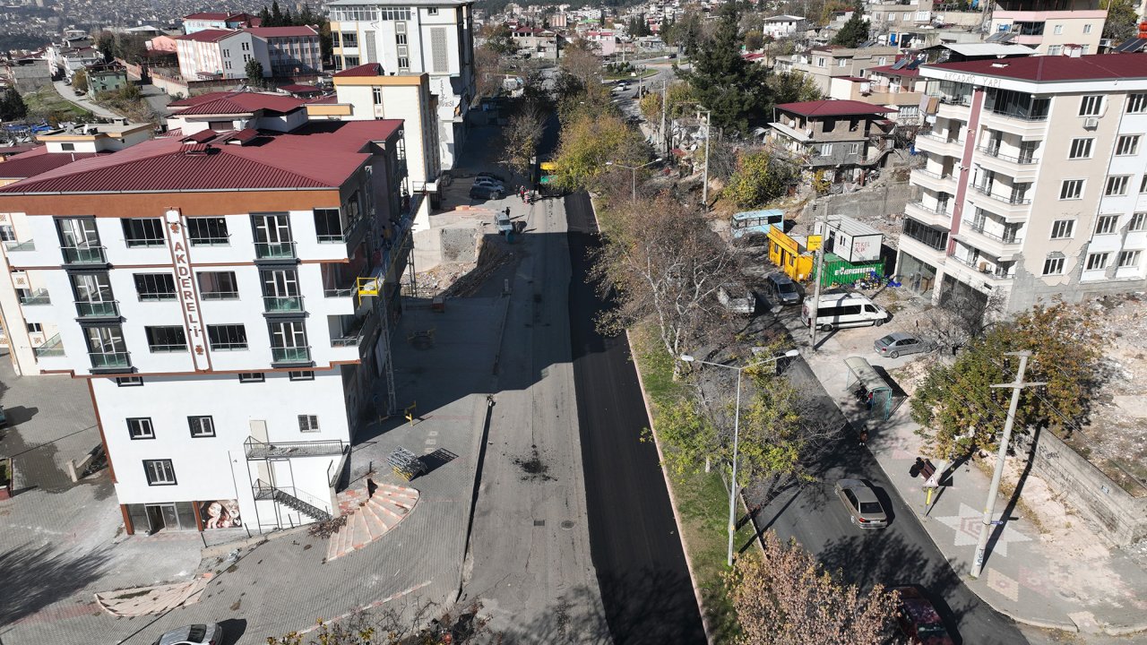 Kahramanmaraş'ta Asfalt Atağı: Dulkadiroğlu'nda Zülkadiroğlu Bulvarı Yenileniyor!