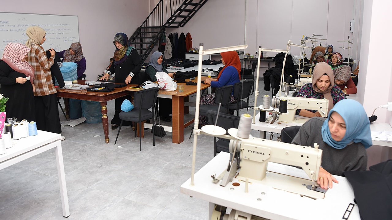 Kahramanmaraş’ta Belediyeden Filistinli Çocuklara Kıyafet Desteği