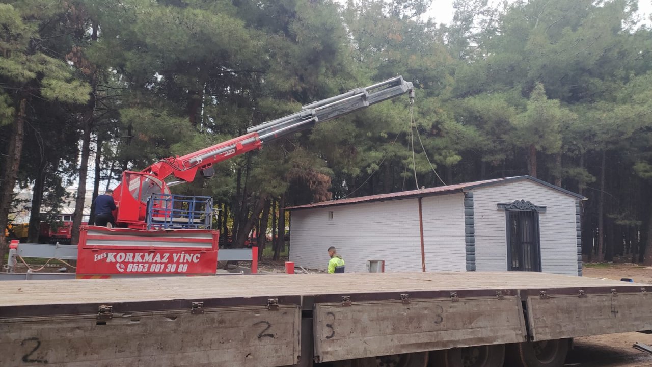 Kahramanmaraş'ta TCDD Arazisinde İzinsiz Prefabrik Evler Kaldırıldı: İşte Detaylar!