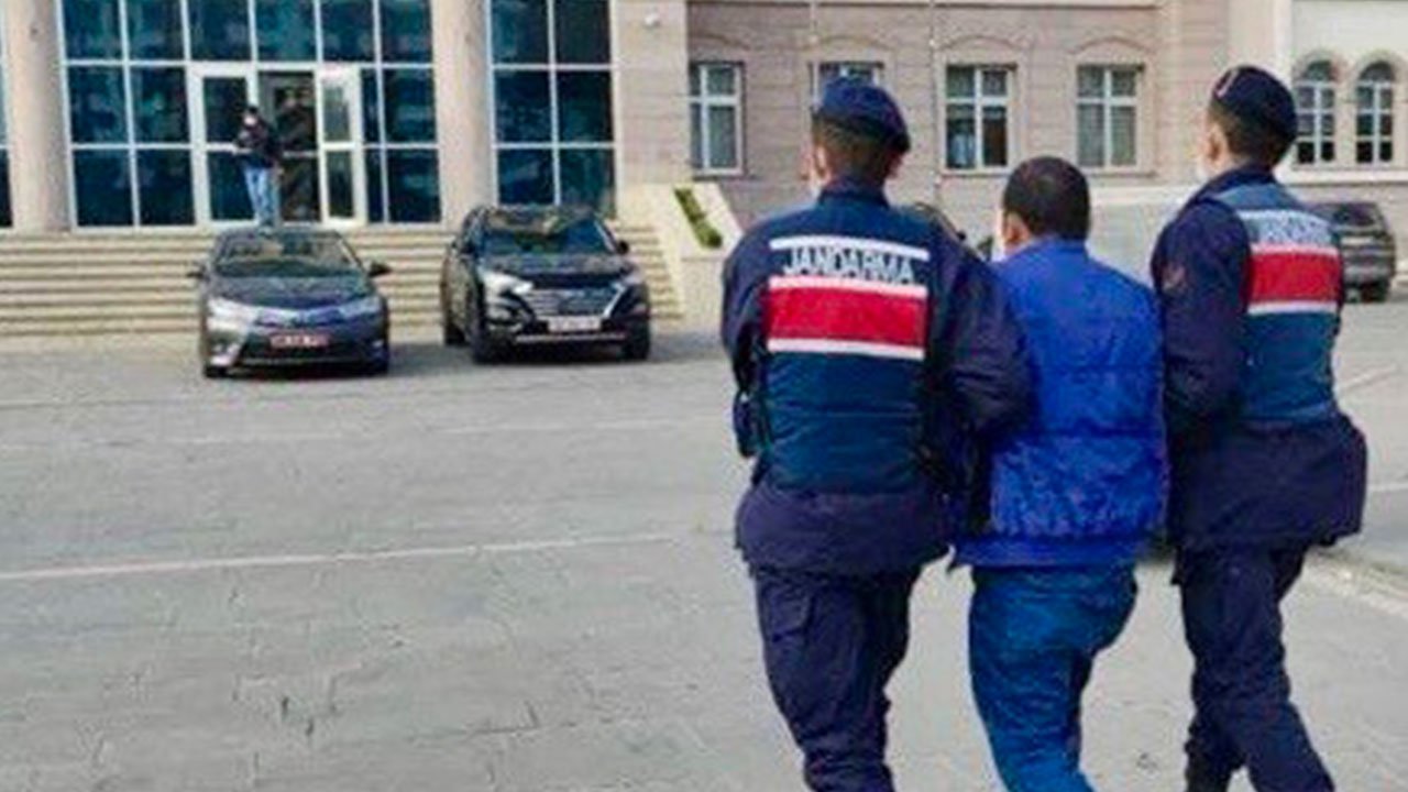 Türkoğlu’nda Hapis Cezalı Uyuşturucu Satıcısı Jandarma Operasyonuyla Yakalandı!