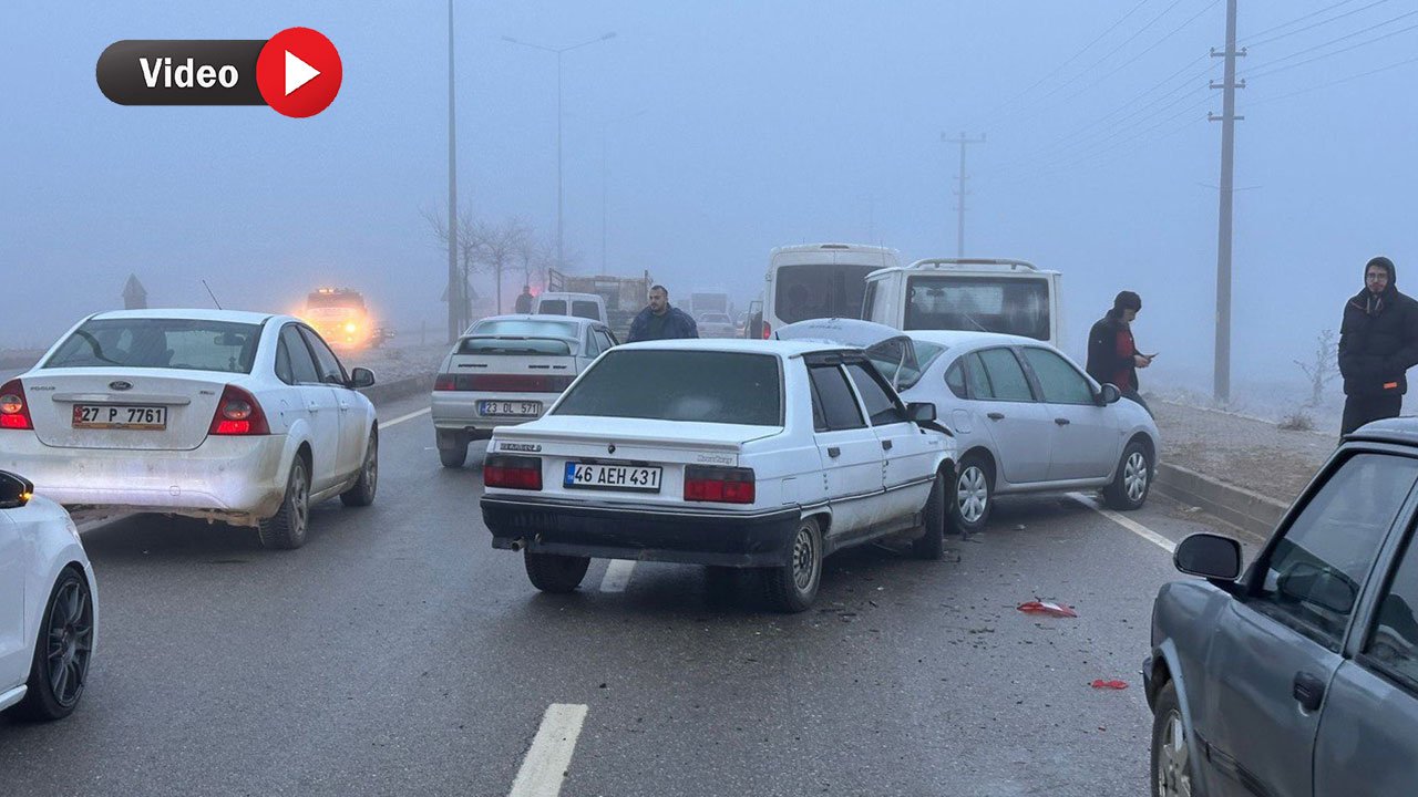 Kahramanmaraş'ta 22 Araç Karıştı: Yoğun Sis Zincirleme Kazaya Davetiye Çıkardı!