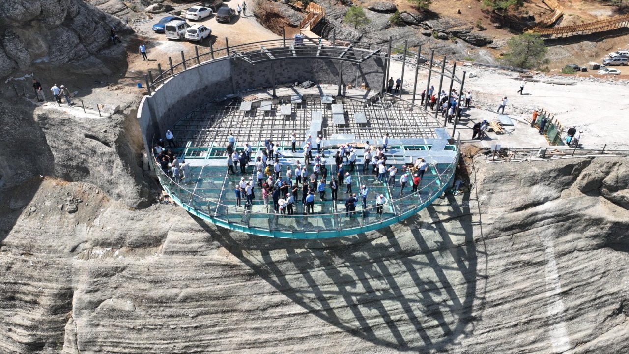 Norveç'i Aratmayan Güzellik: Kahramanmaraş'ta Ali Kayası Cam Terasın Eşsiz Manzarası