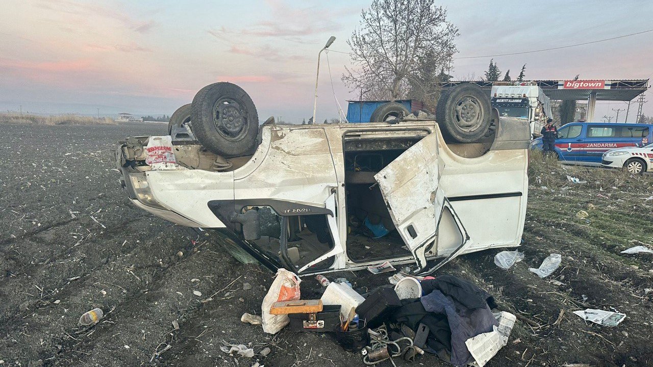 Kahramanmaraş'ta Şiddetli Kaza: Kamyonet Tarlaya Uçtu, Yaralılar Var!