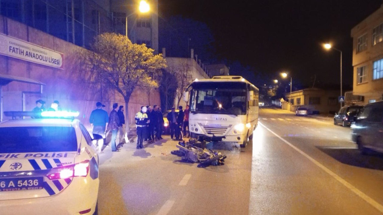 Kahramanmaraş'ta Servis Aracı ve Motosiklet Çarpışması, 1 Ağır Yaralı!