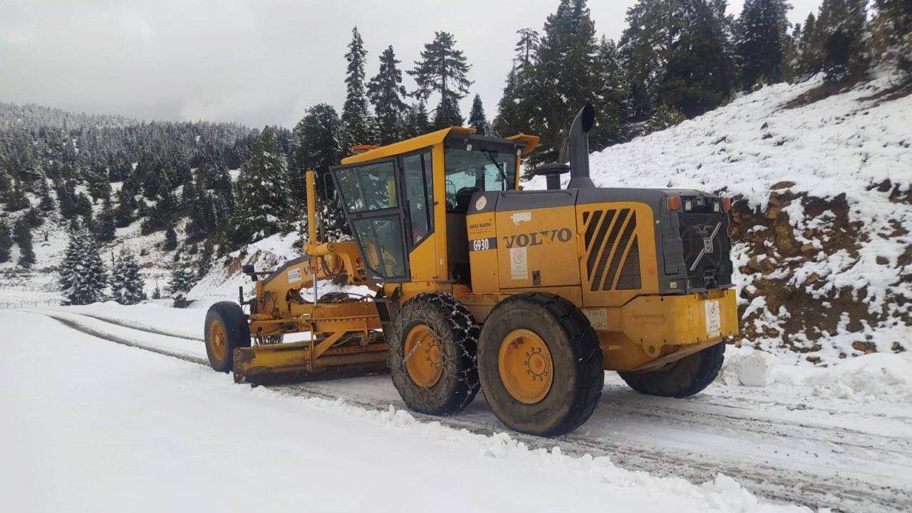 Kahramanmaraş Göksun’da Kış Şartlarıyla Mücadelesini Sürdürülüyor