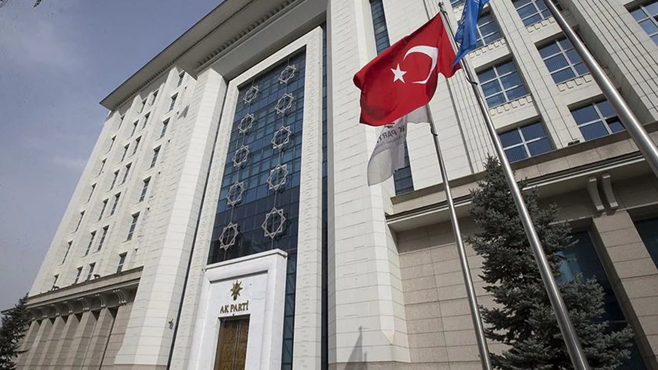 AK Parti'nin 14 Ocak'taki Aday Tanıtım Toplantısı İptal Edildi