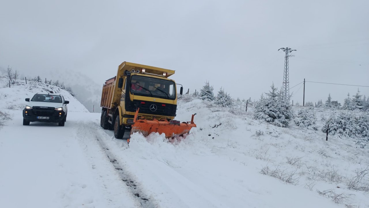 Kahramanmaraş'ta Zorlu Kış Şartlarında Karla Mücadelede Gece Gündüz Görevdeler!