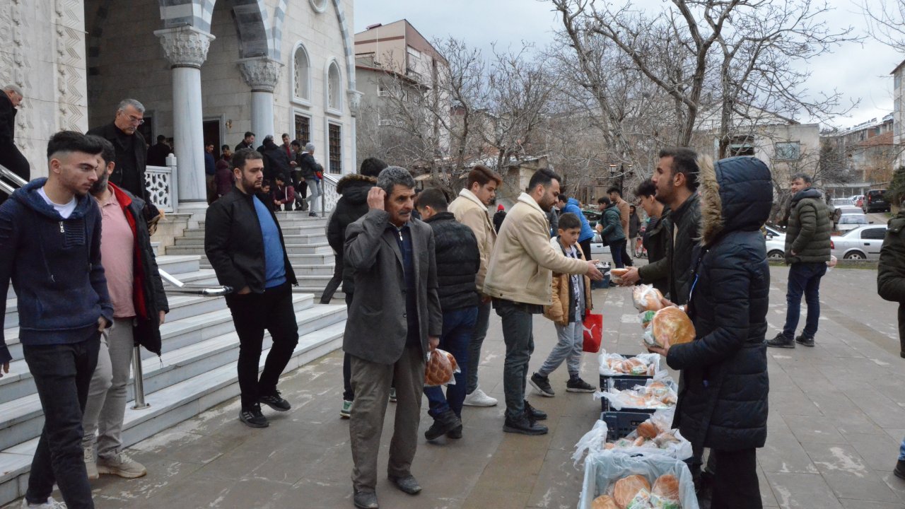 Kahramanmaraş'ta Depremde Hayatını Kaybeden Öğretmenlerini Unutmadılar