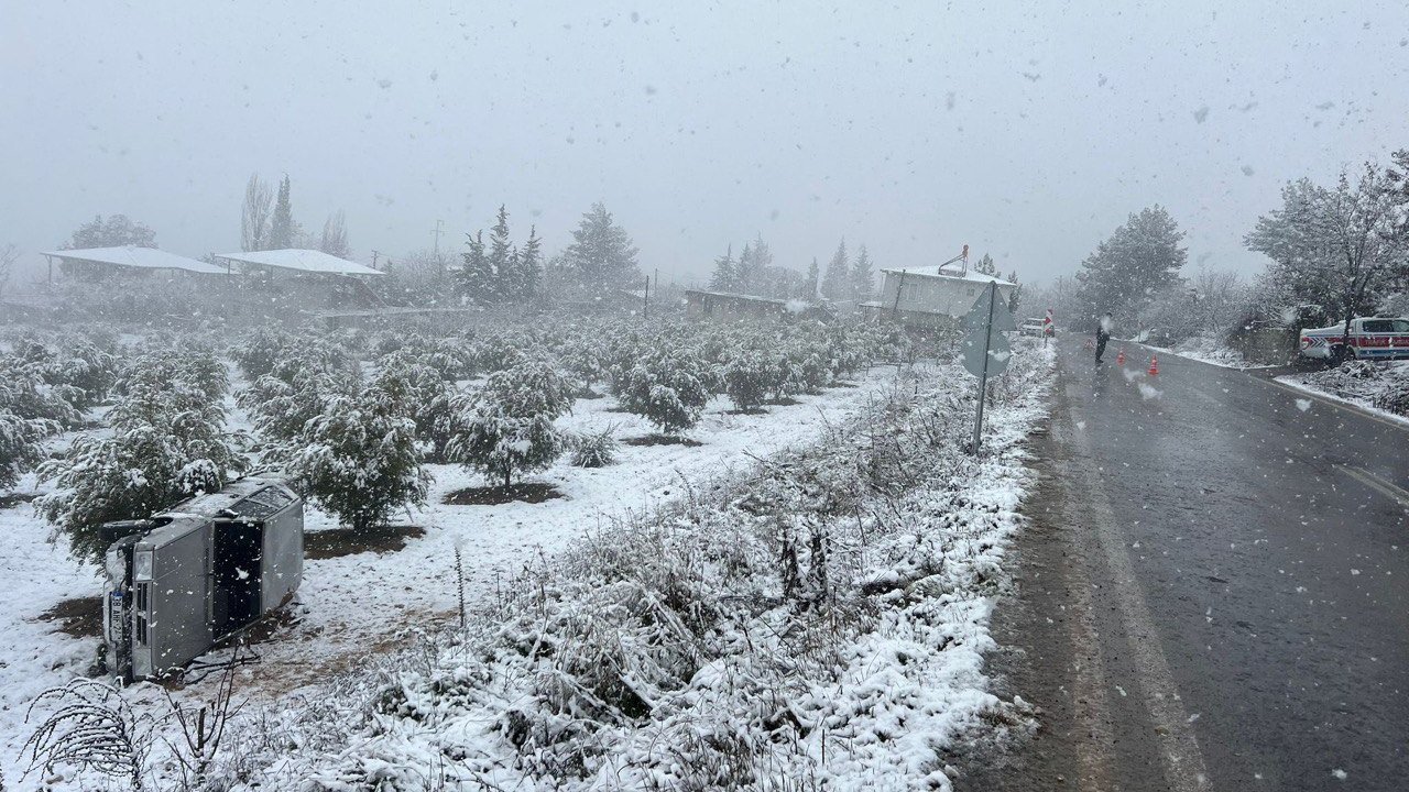 Kahramanmaraş'ta Kar Yağışı Trafik Kazasına Neden Oldu: Takla Atan Araçta 1 Yaralı