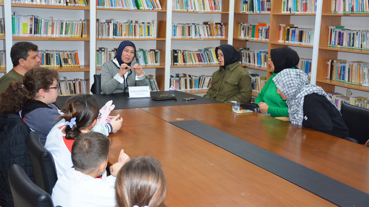 Teknoloji Çağında Genç Olmak: Yazar Kadriye Kırdök'le Sohbet