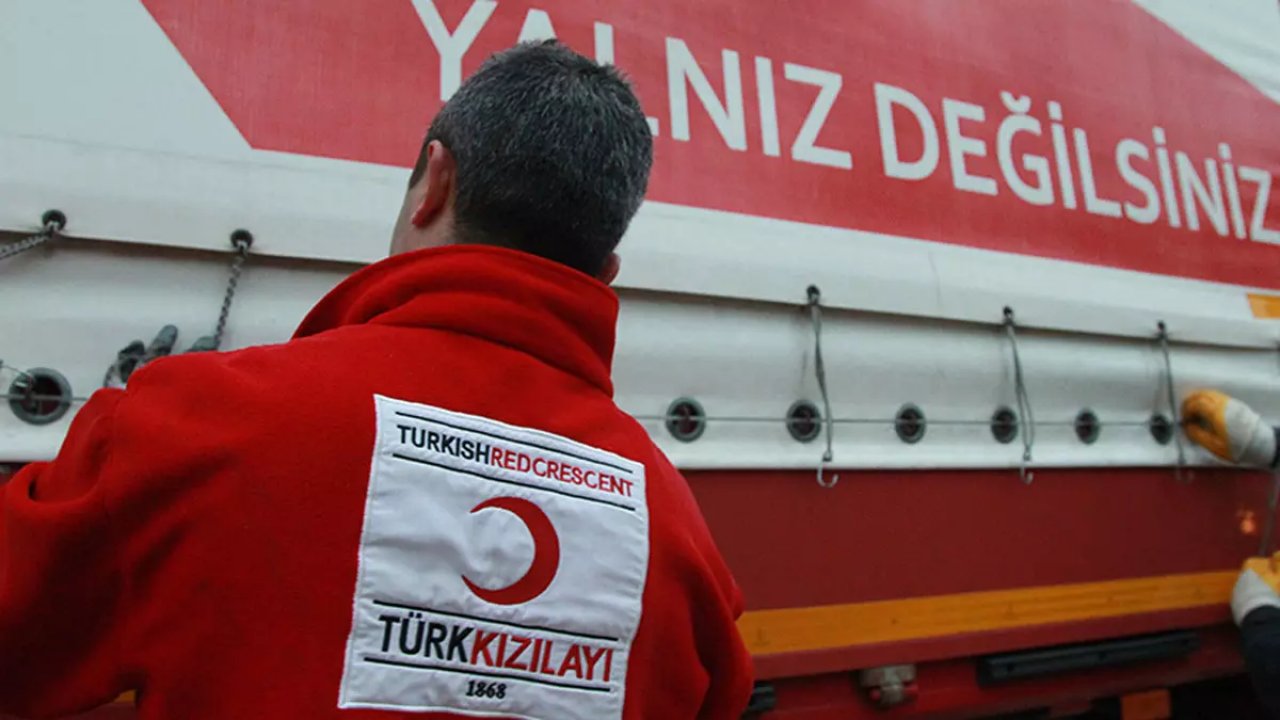 Siirt'teki Kahramanmaraş Depremzedelerine Türk Kızılay'dan Giyim Yardımı: 1074 Aileye Ulaştı!