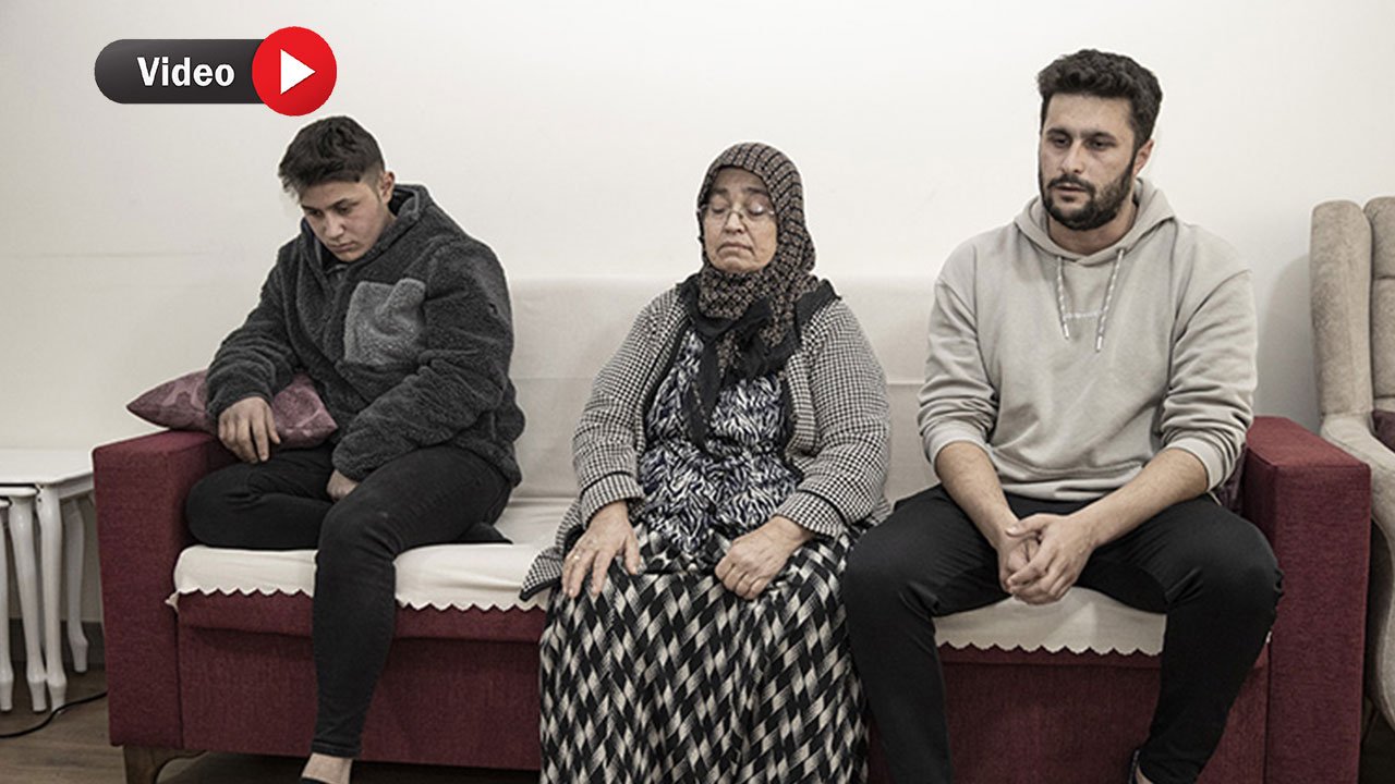 Kahramanmaraş'ta Depremde 60'tan Fazla Yakınlarını Kaybeden Babaanne ve 2 Torunu Yaralarını Sarmaya Çalışıyor