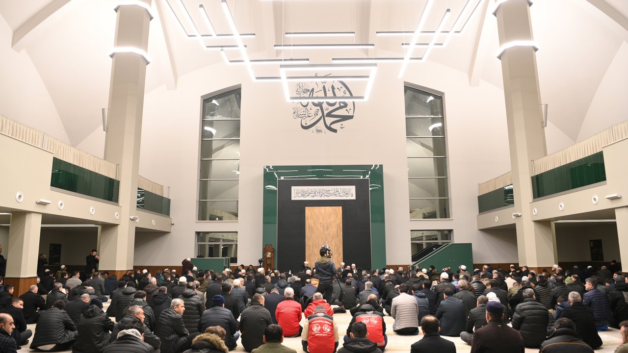 Kahramanmaraş'ta Depremde Hayatını Kaybedenler 1. Yıl Dönümünde Dualarla Anıldı