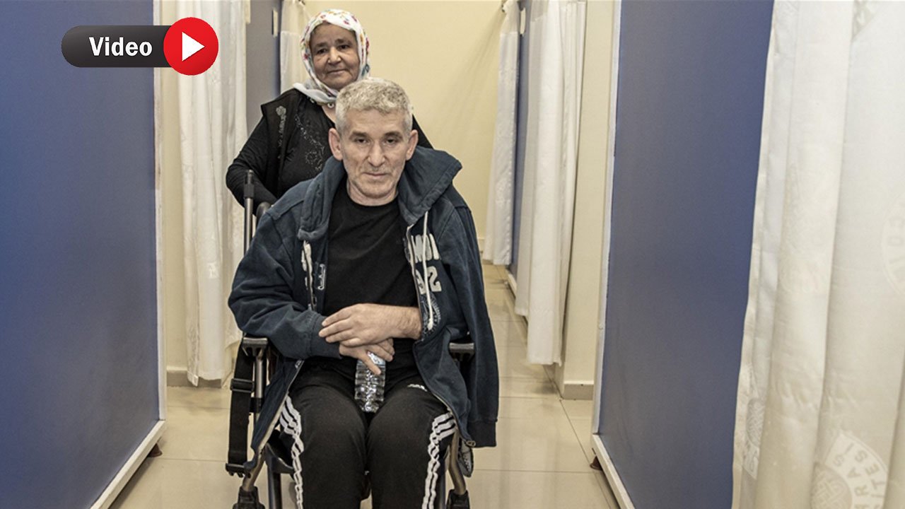 Enkaz Altında Ezilen Kolunu Kullanamayan Depremzede Sağlığına Kavuşmayı Bekliyor