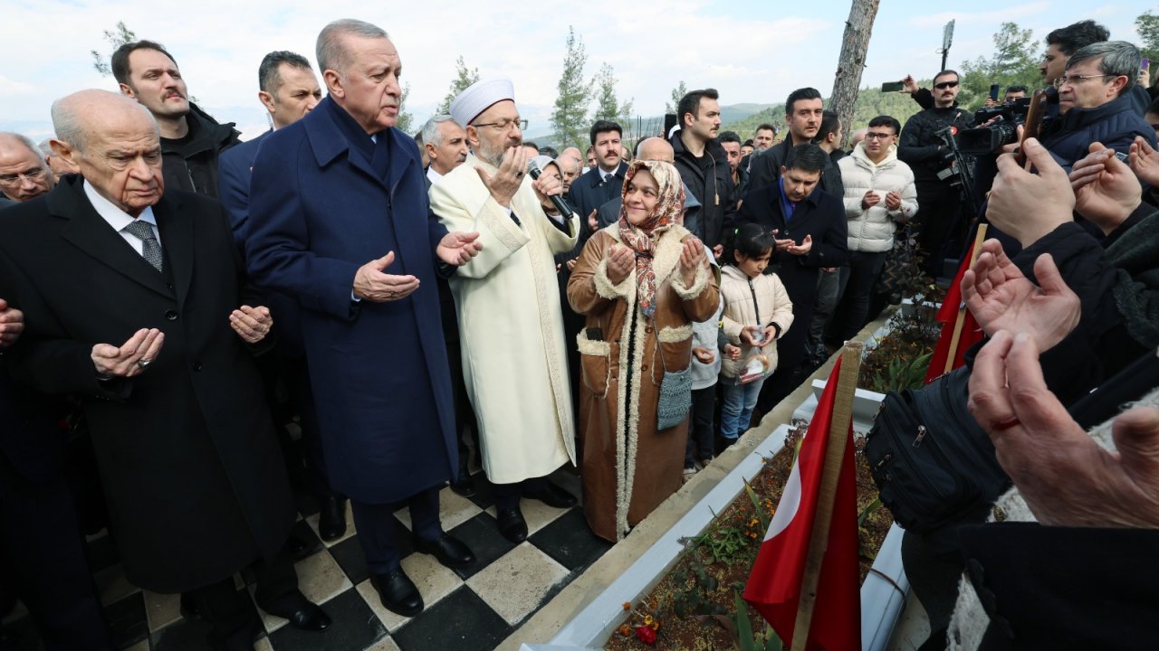 Cumhurbaşkanı Erdoğan, Kahramanmaraş'ta Deprem Şehitlerini Unutmadı