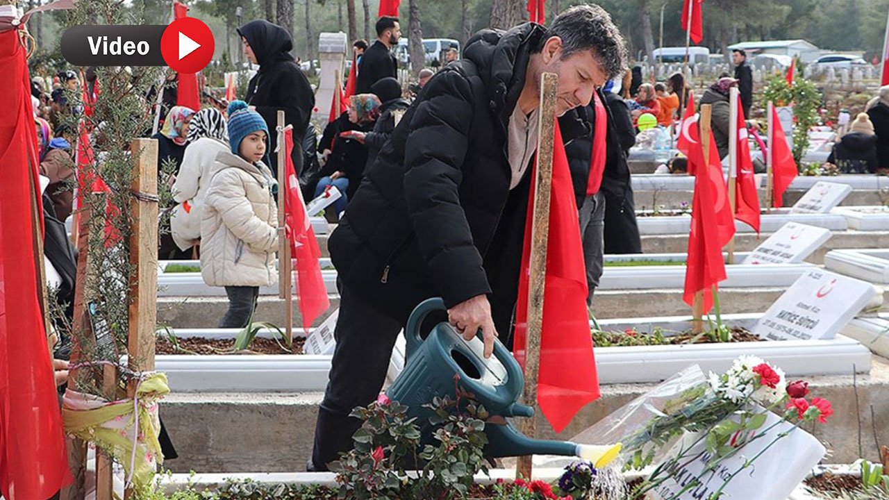 Kahramanmaraş'ta Enkaz Altındaki Kızının Elini Tutmasıyla Tanınan Babanın Acısı Dinmiyor