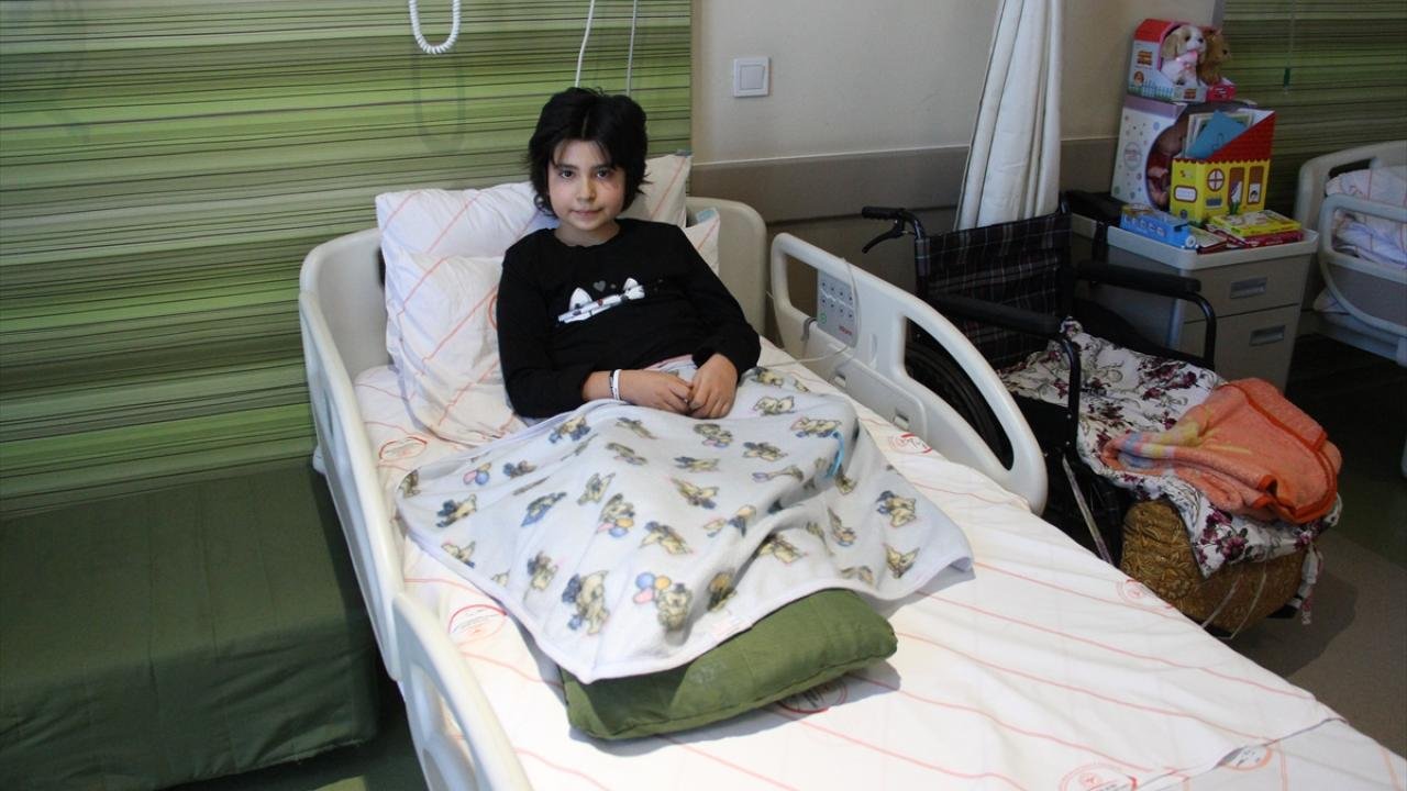 Kayseri'de Tedavisi Süren Kahramanmaraşlı Aysima'nın Öğretmen Talebi Yerine Getirildi